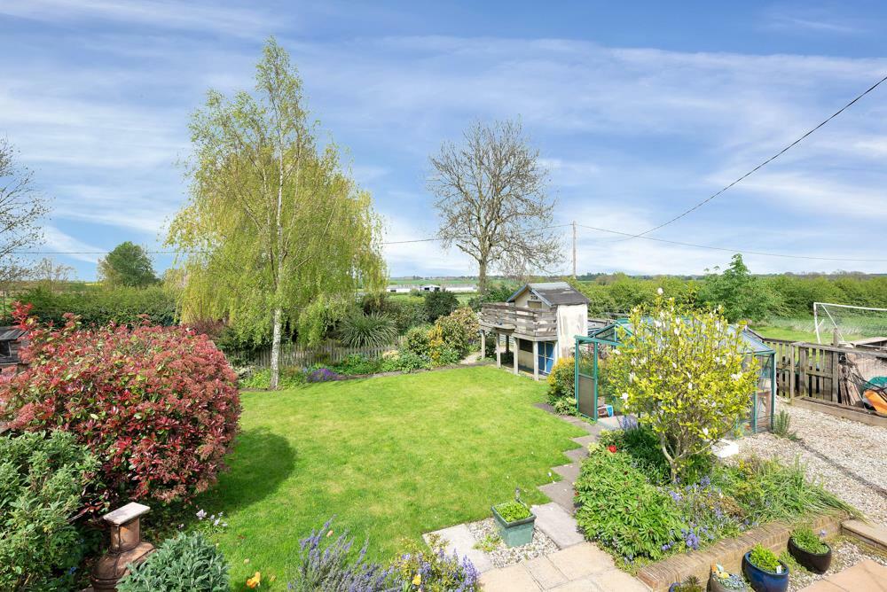 4 bedroom semidetached house for sale in Grantham Road, Saxondale Village, NG13