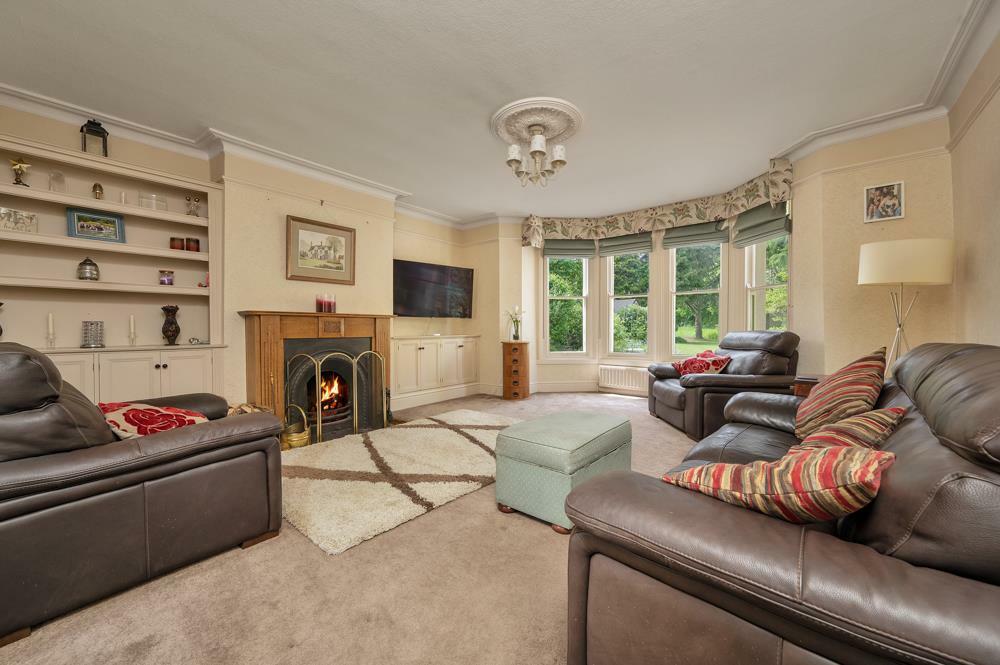 6 bedroom detached house for sale in 1 Easthorpe Road, Bottesford