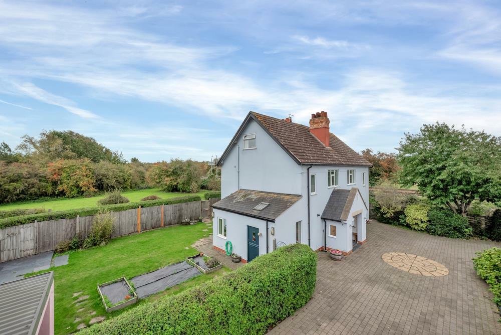 4 bedroom detached house for sale in Vale Close, Aslockton, NG13