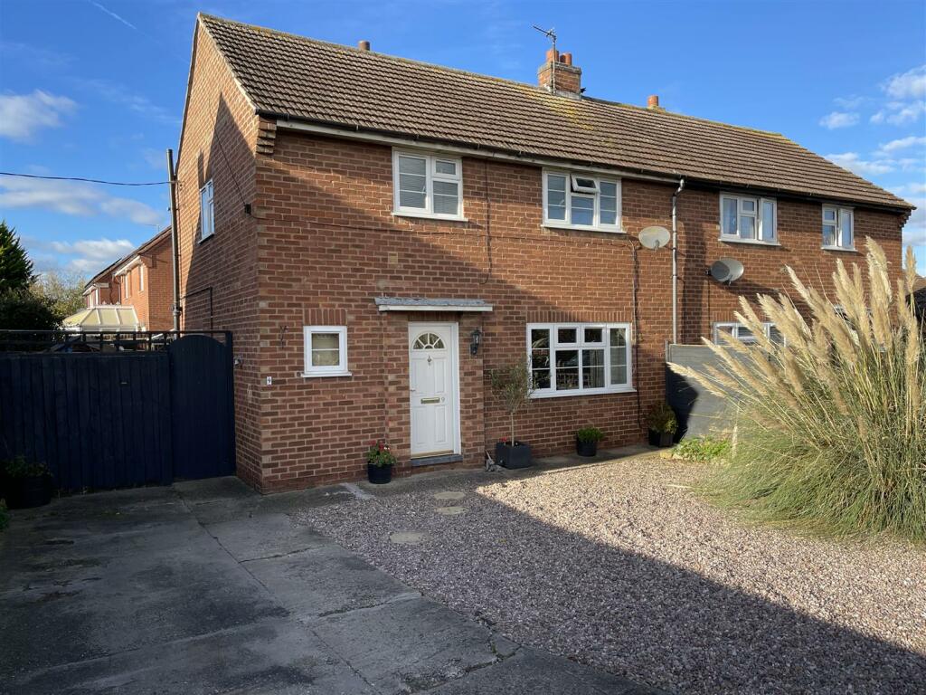 3 bedroom semidetached house for sale in Granby Drive, Bottesford, NG13
