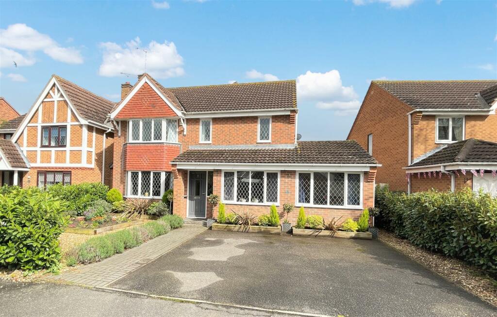 4 bedroom detached house for sale in Laurel Way, Bottesford, NG13