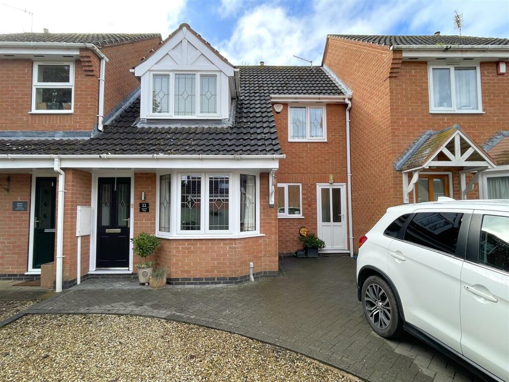 3 bedroom town house for sale in Laurel Way, Bottesford, NG13