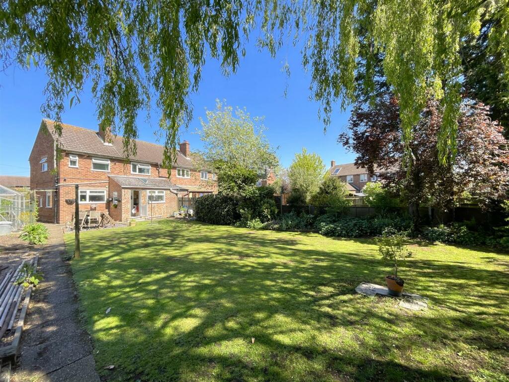 3 bedroom semidetached house for sale in South Crescent, Bottesford, NG13