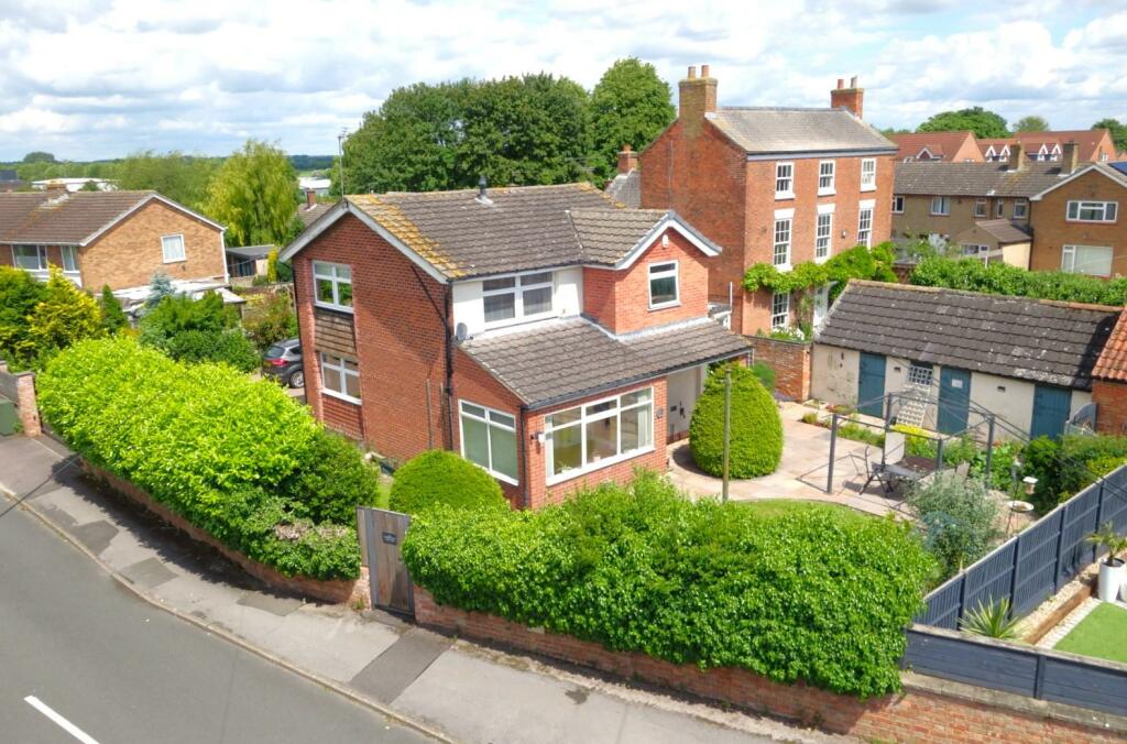 4 bedroom detached house for sale in 10 Newgate Street, Bingham, NG13