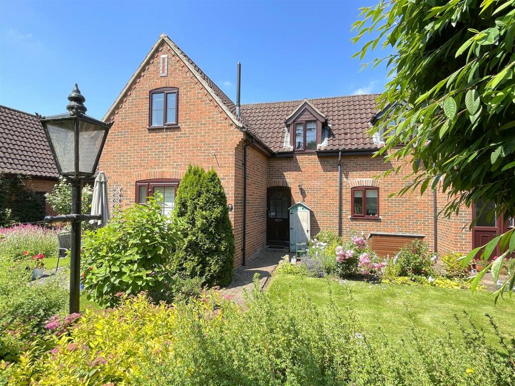 2 bedroom town house for sale in Rectory Court, Bottesford, NG13
