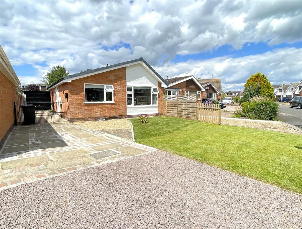 2 bedroom detached bungalow for sale in Bowbridge Gardens, Bottesford, NG13
