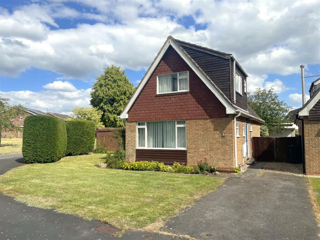 3 bedroom detached house for sale in Daybell Close, Bottesford, NG13