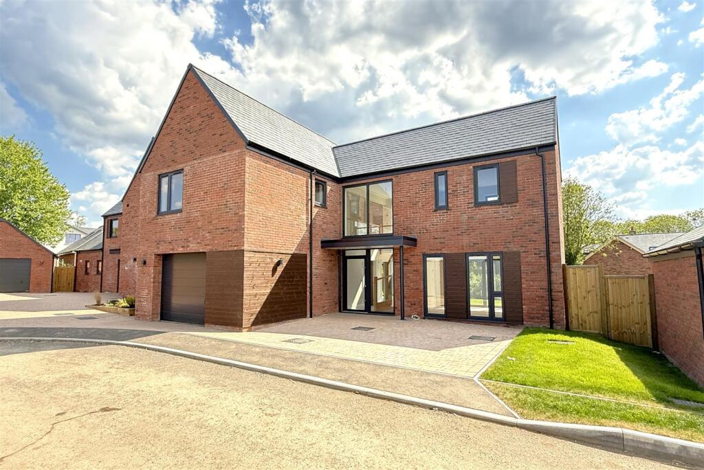 Main image of property: Canal Lane, Hose