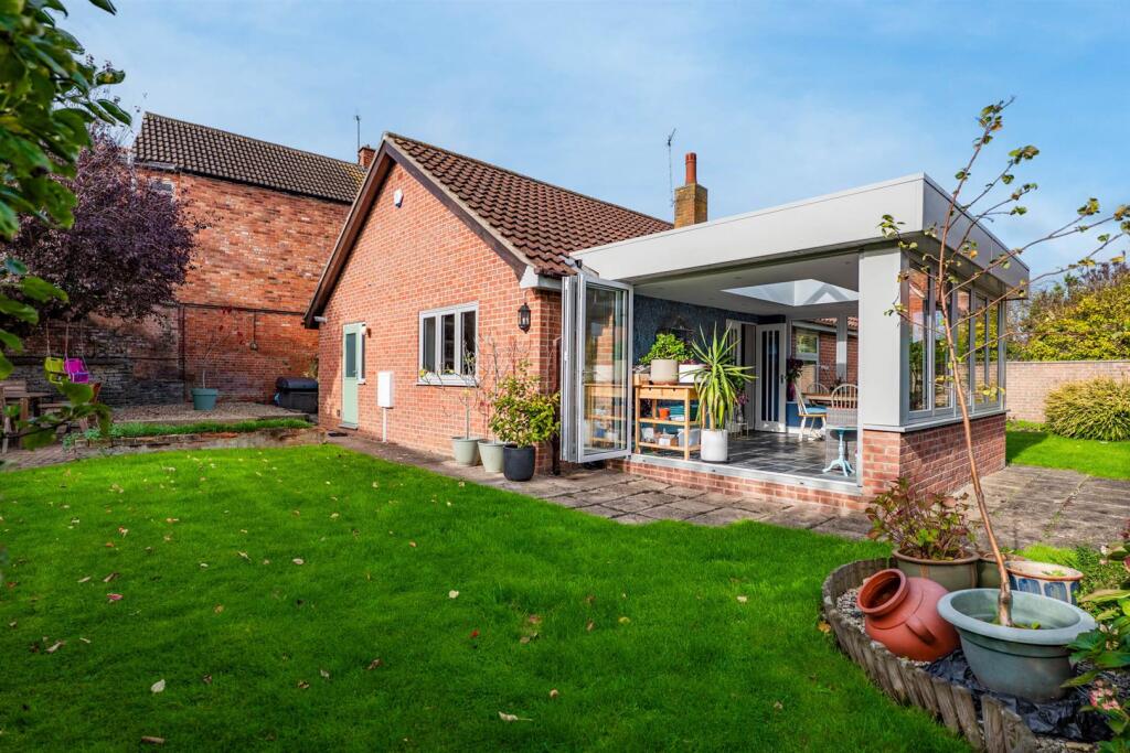 Main image of property: The Posts, Cropwell Butler