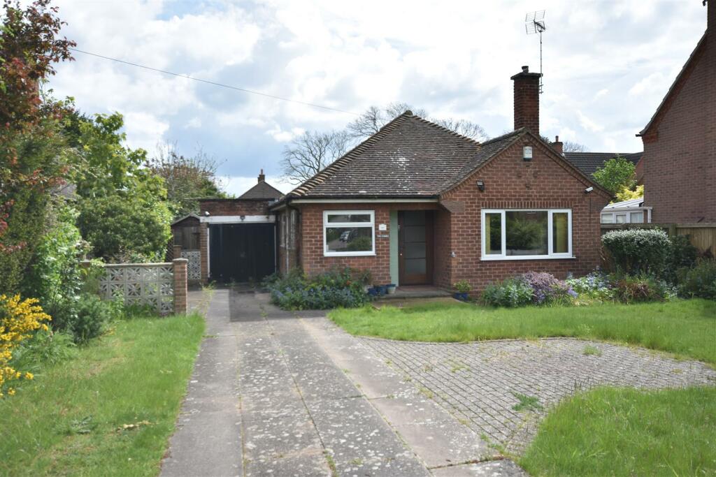 2 bedroom detached bungalow for sale in Hawton Road, Newark, NG24