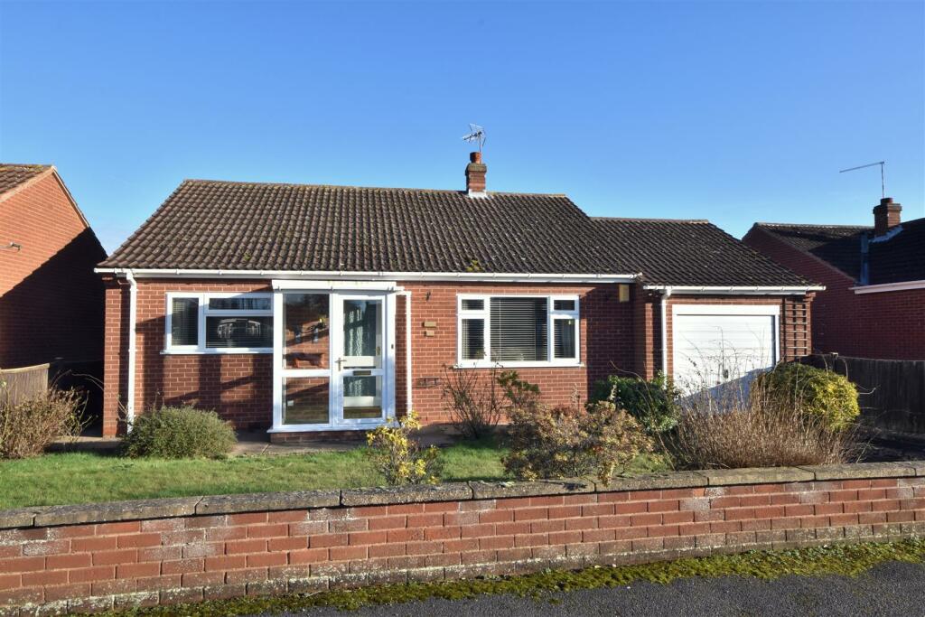 3 bedroom detached bungalow for sale in The Hemplands, Collingham