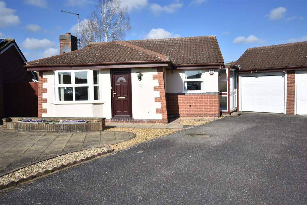 2 bedroom detached bungalow for sale in Honeysuckle Close, New