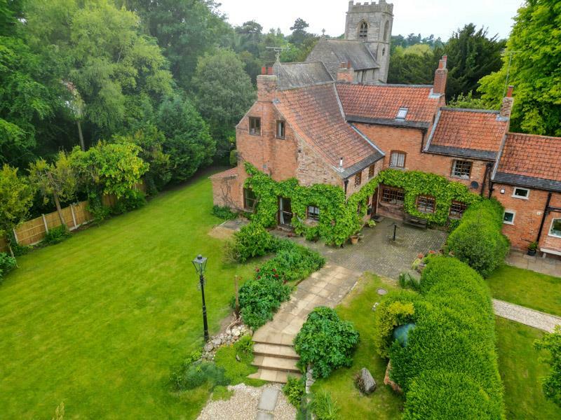 7 bedroom farm house for sale in Norwell Road, Caunton, Newark, NG23