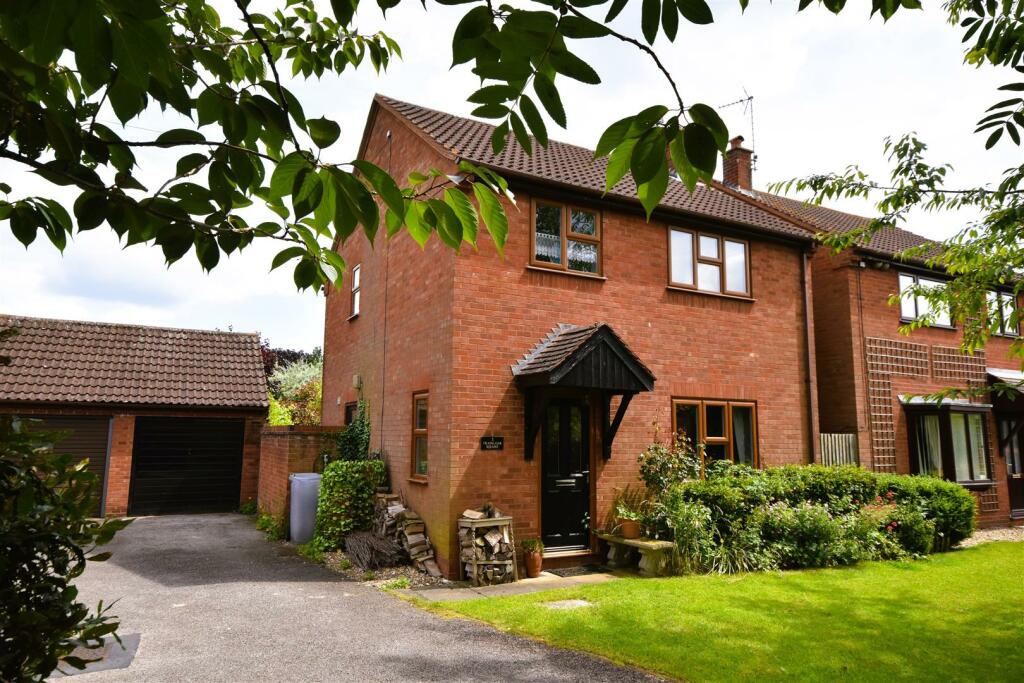 3 bedroom detached house for sale in Trafalgar Square, Far Holme Lane