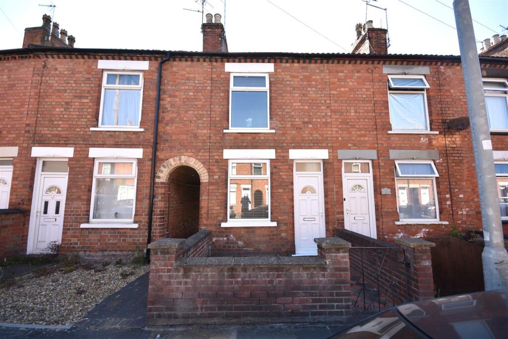 2 bedroom terraced house for sale in Bowbridge Road, Newark, NG24