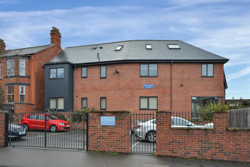 3 bedroom apartment for sale in 2a Cropwell Road, Radcliffe on Trent