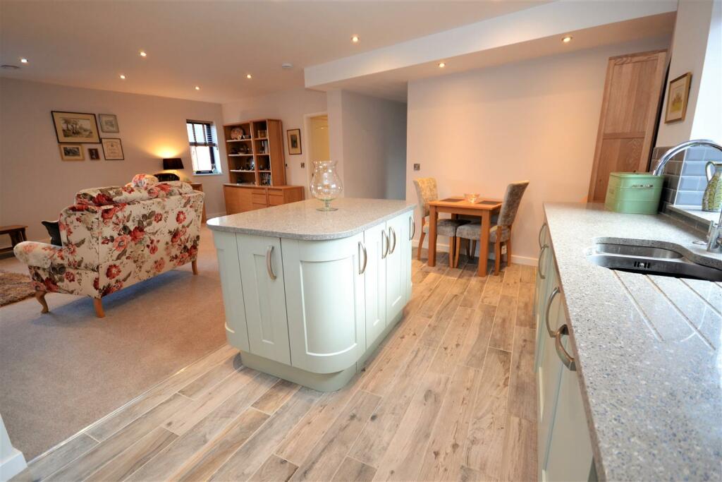 3 bedroom apartment for sale in 2a Cropwell Road, Radcliffe on Trent