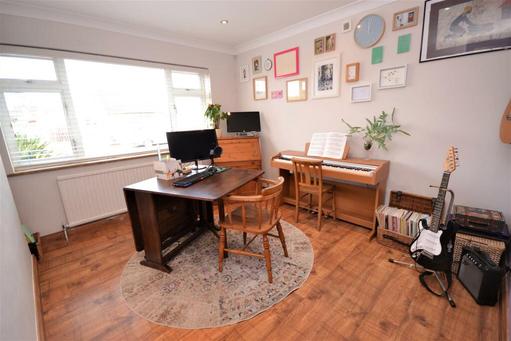 4 bedroom detached bungalow for sale in Whitworth Drive, RadcliffeOn