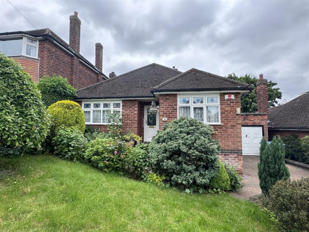 2 bedroom detached bungalow for sale in Marl Road, Radcliffe On Trent, NG12