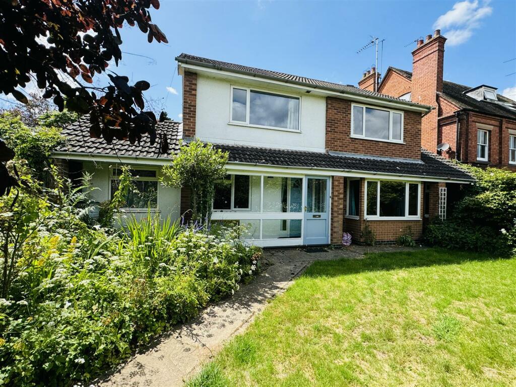 Main image of property: Cropwell Road, Radcliffe on Trent, Nottingham