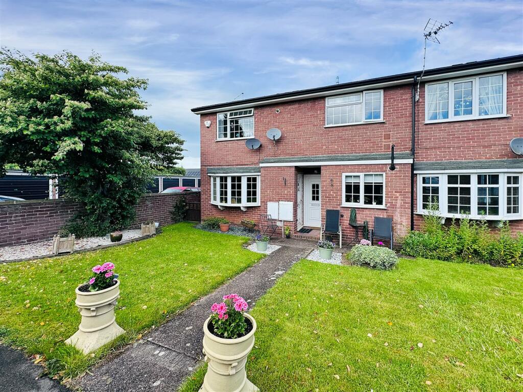 2 bedroom flat for sale in Fenimore Court, Radcliffe on Trent