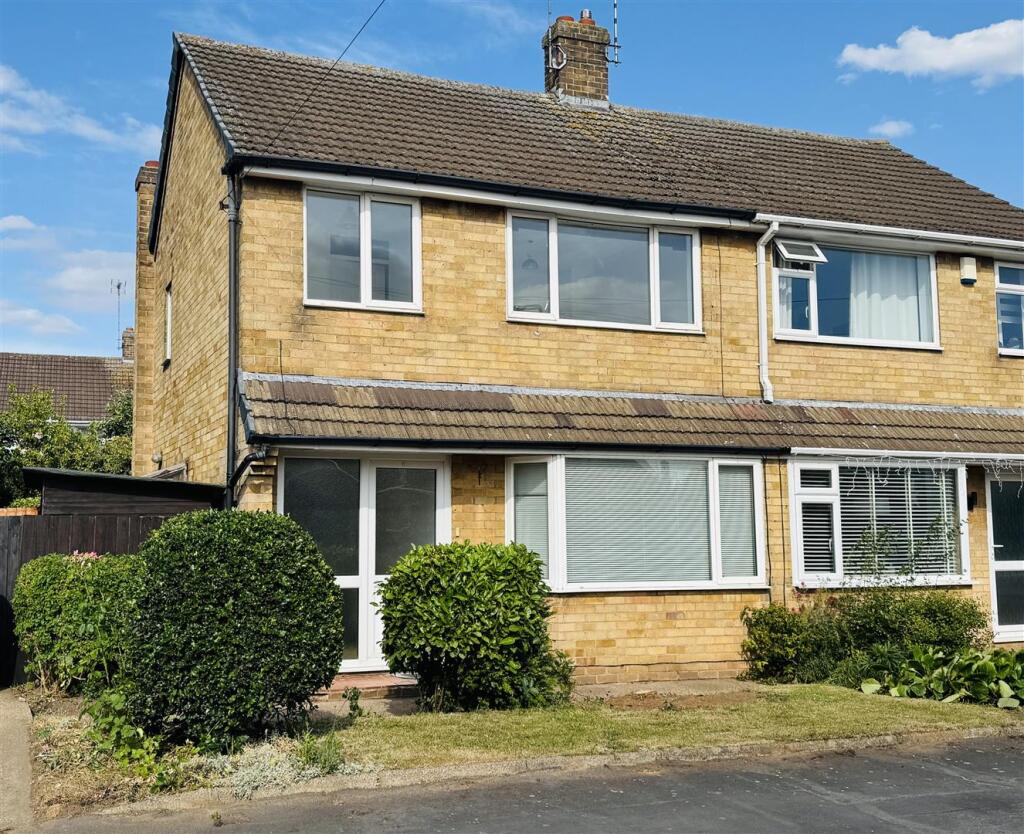 Main image of property: Chatsworth Avenue, Radcliffe on Trent, Nottingham