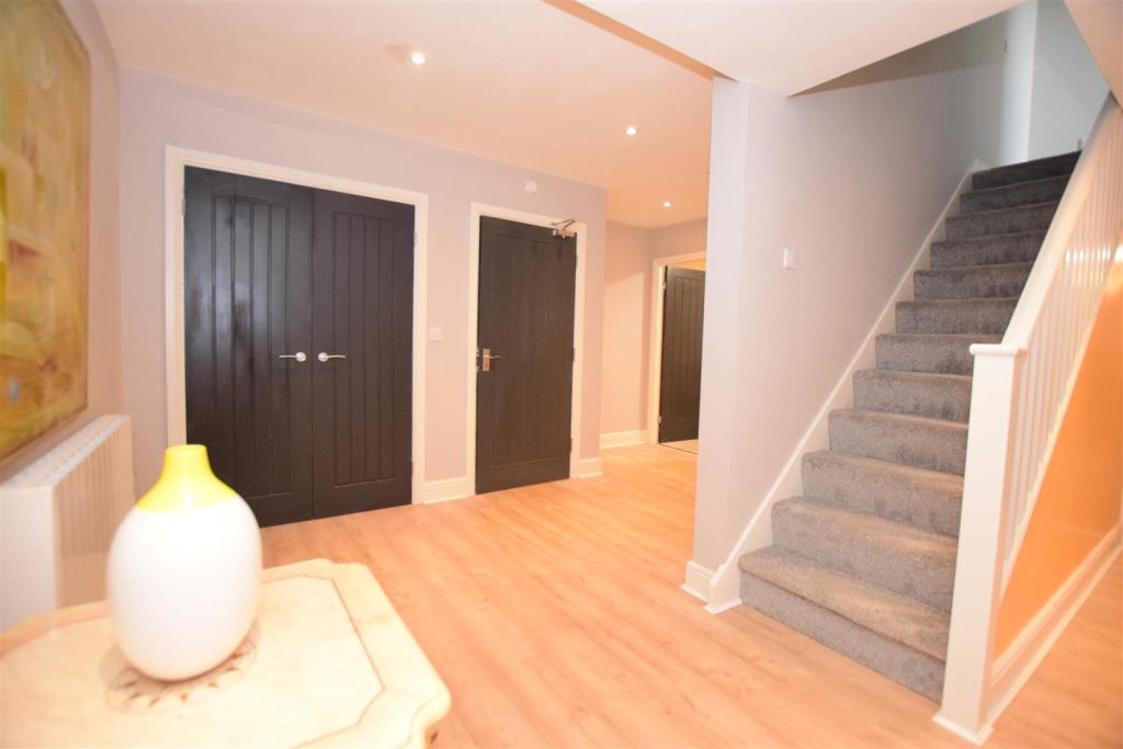 3 bedroom flat for sale in Llanrwst Road, Glan Conwy, Colwyn Bay, LL28