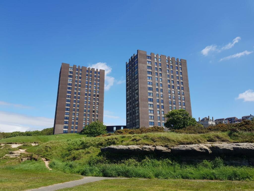 2 bedroom apartment for sale in The Cliff, Wallasey, CH45
