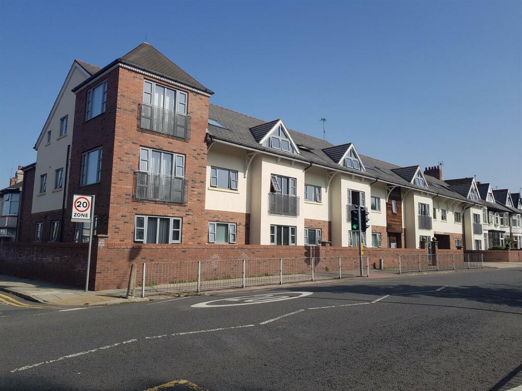 2 bedroom apartment for sale in Grove Road, Wallasey, CH45