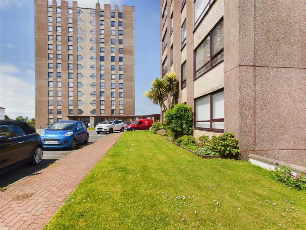 2 bedroom apartment for sale in The Cliff, Wallasey, CH45
