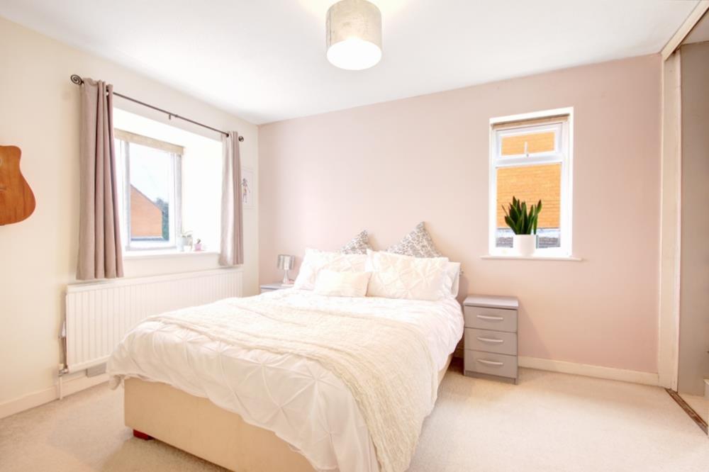 1 bedroom mews property for sale in Tithe Court, Middle Littleton