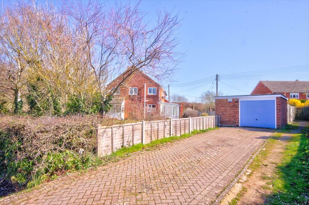 3 bedroom semidetached house for sale in High Street, Honeybourne