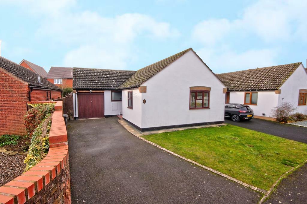 2 bedroom detached bungalow for sale in Blacksmiths Close, Sedgeberrow