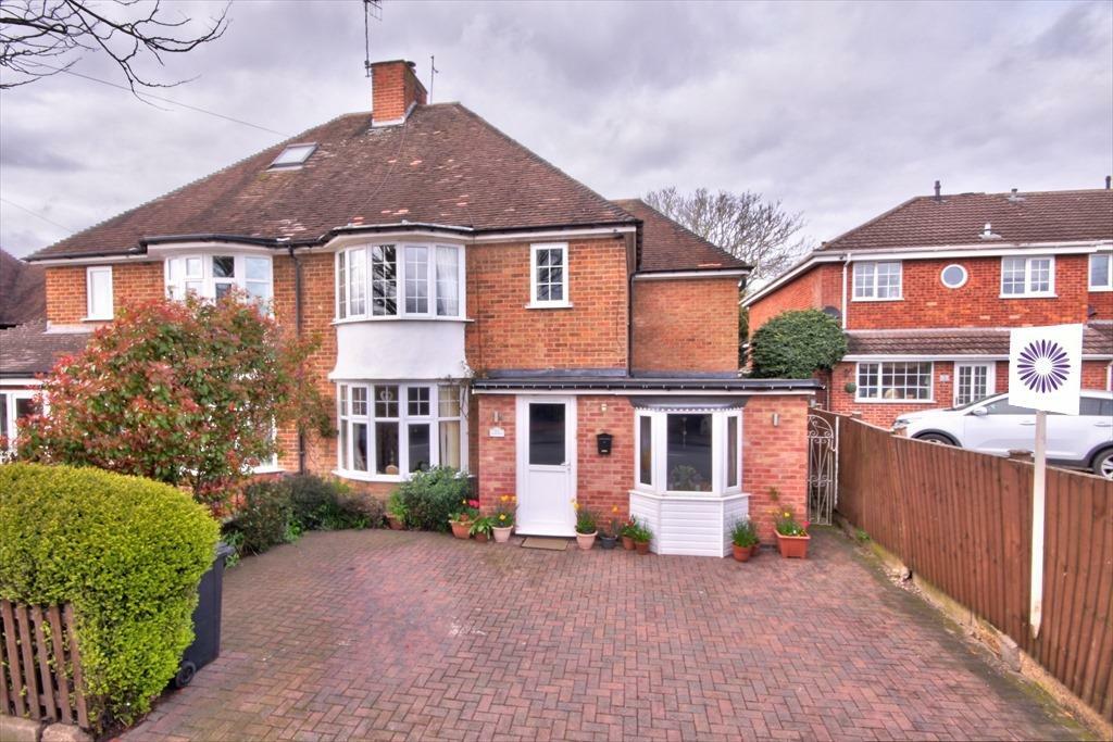 4 bedroom semidetached house for sale in Elm Road, Evesham, WR11