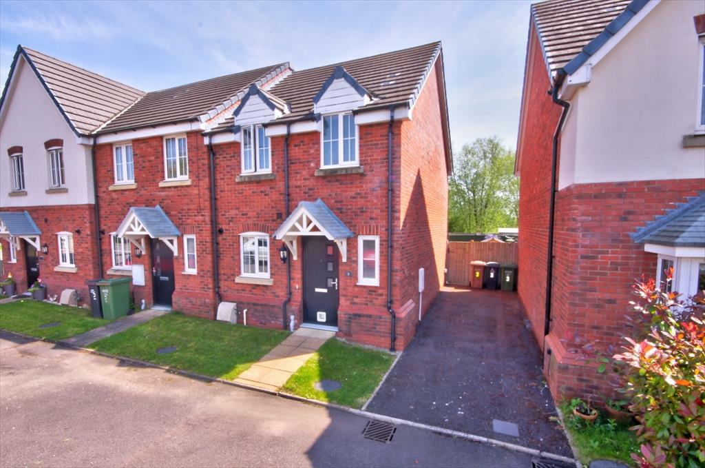 3 bedroom end of terrace house for sale in The Quarry, Blackminster