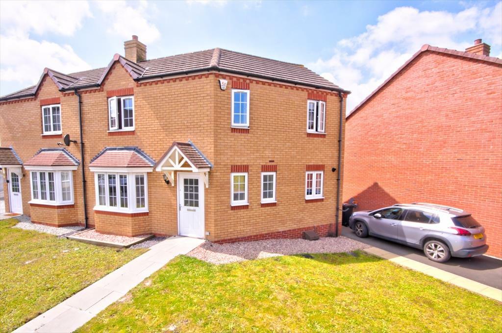 3 bedroom semidetached house for sale in Cornflower Drive, Evesham, WR11