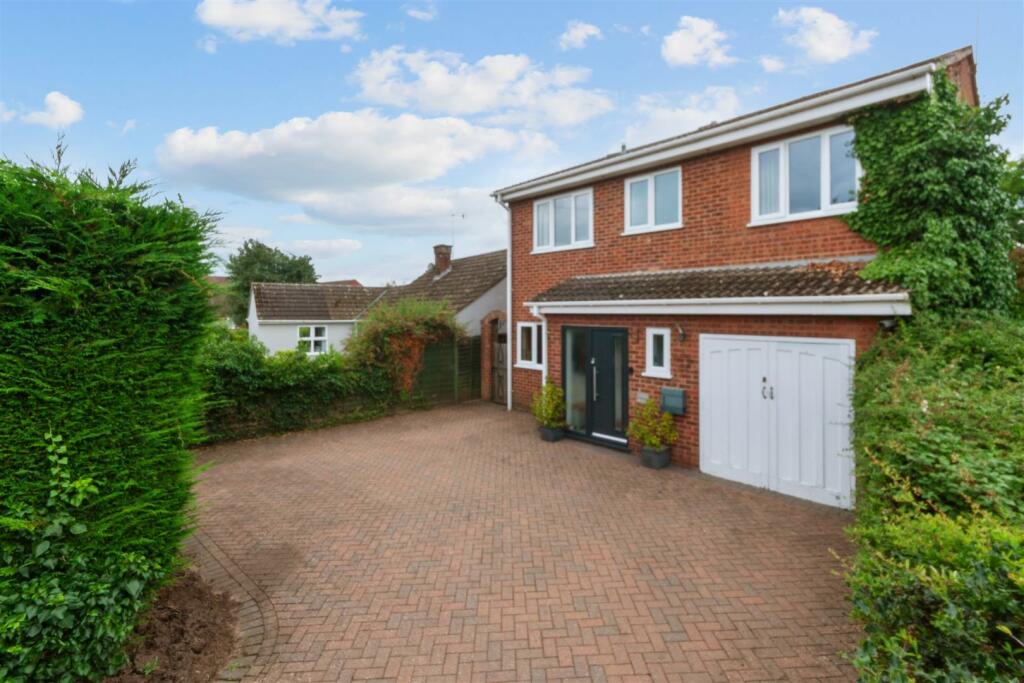 4 bedroom detached house for sale in Main Street, Offenham, Evesham, WR11