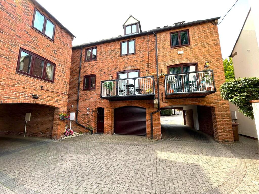 Main image of property: Monks Walk Evesham