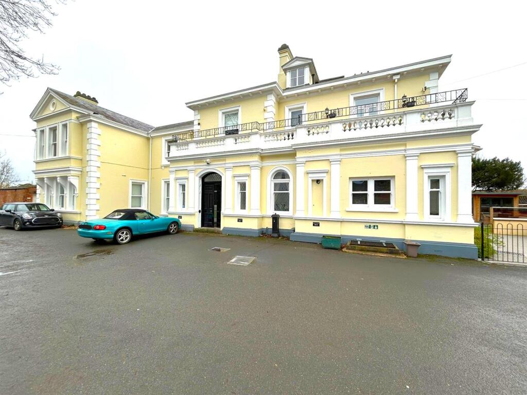 Main image of property: Hillcrest, Broadway Road, Evesham