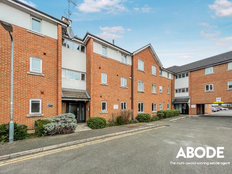 Main image of property: *** LOVELY OUTSIDE SUN BALCONY WITH VIEW OVER GARDENS ** NO ONWARD CHAIN *** Fielding Way, Westcliff-On-Sea