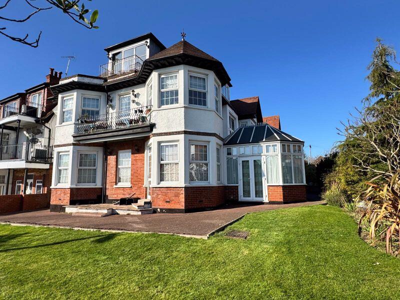 Main image of property: 59 Kings Road, Westcliff-On-Sea