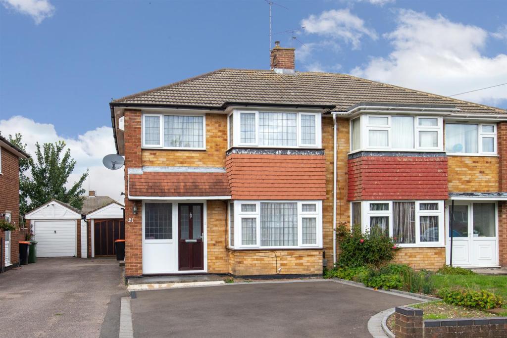 3 bedroom semidetached house for sale in Lockington Crescent