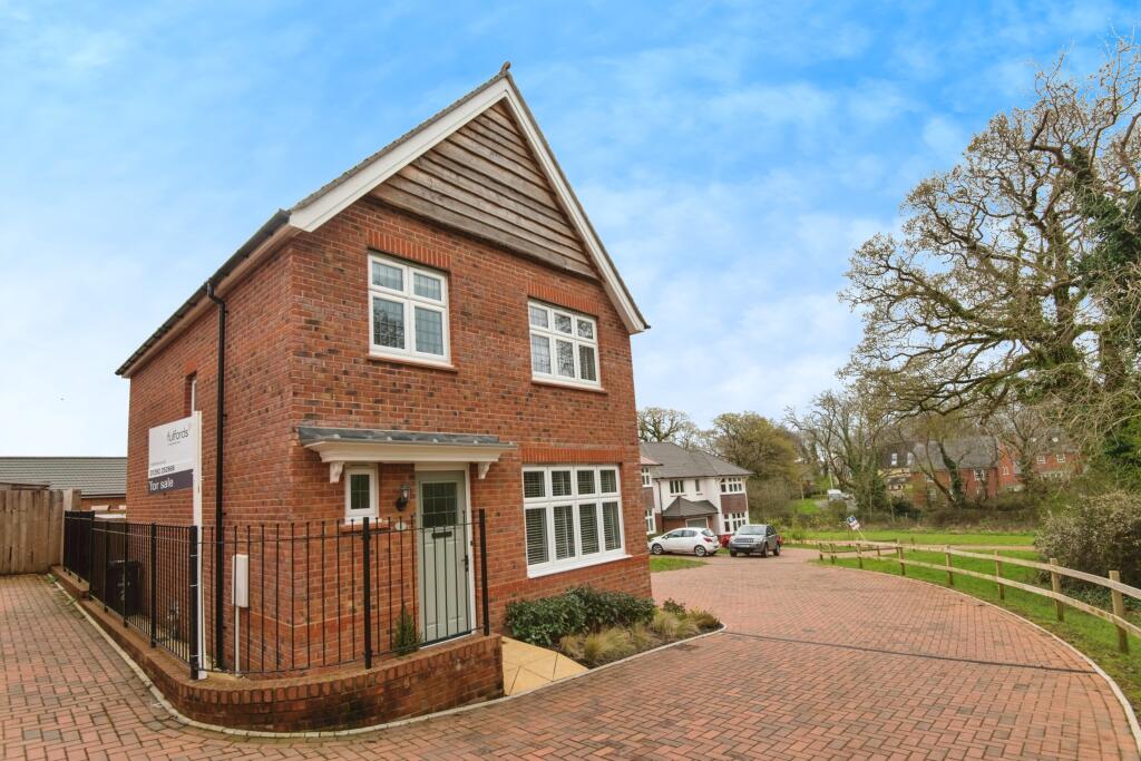 3 bedroom detached house for sale in White Close, Exeter, Devon, EX1