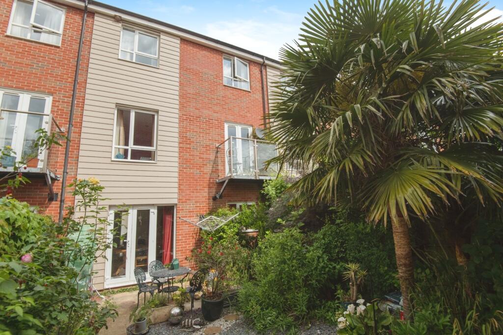 4 bedroom terraced house