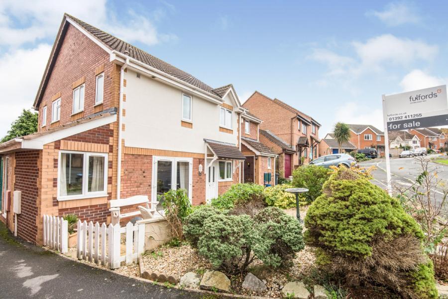 2 bedroom end of terrace house for sale in Brownlees, Exminster, Exeter