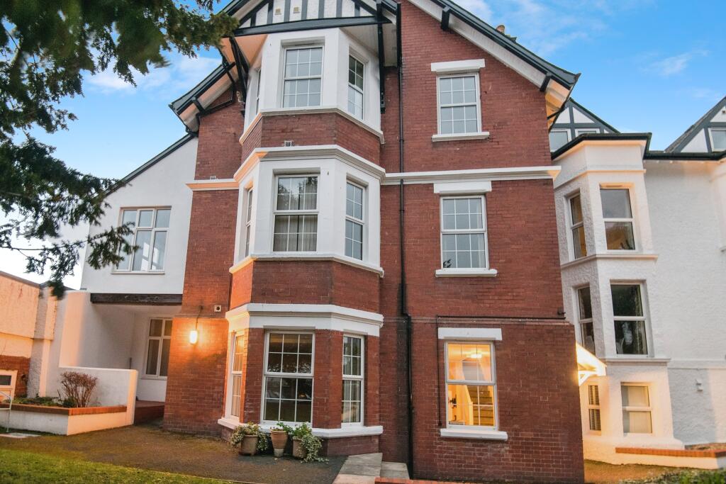 2 bedroom flat for sale in Montpellier Road, Exmouth, Devon, EX8