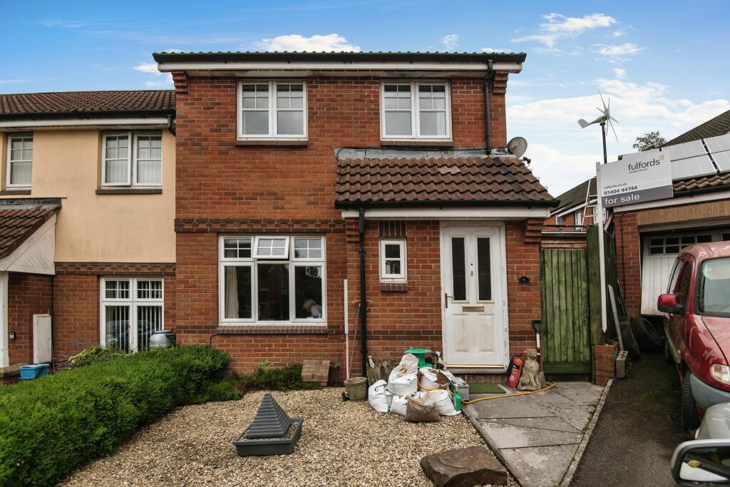 3 bedroom end of terrace house for sale in Hellier Close, Honiton, EX14