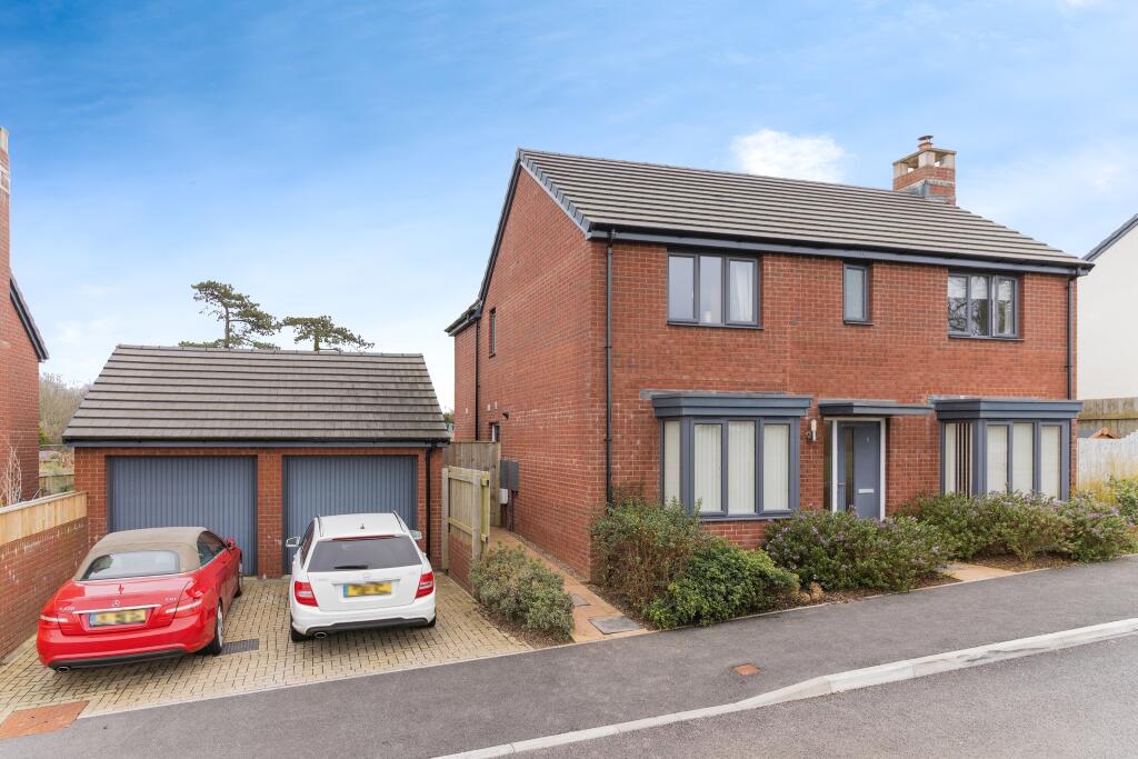 4 bedroom detached house for sale in Limekiln Close, Paignton, Devon, TQ4