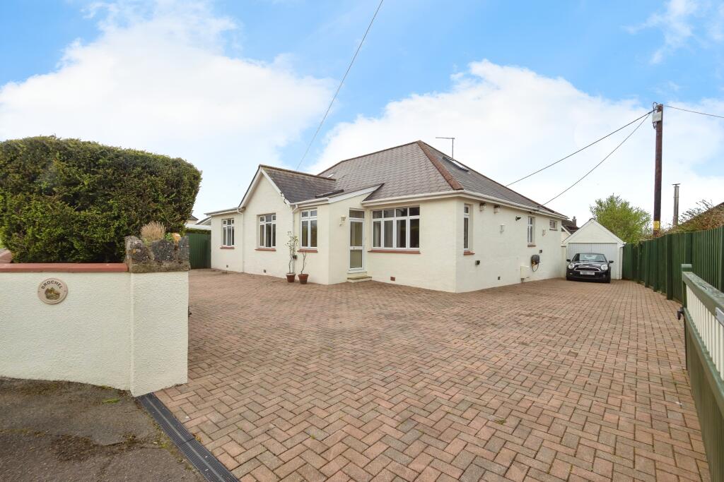 5 bedroom bungalow for sale in Totnes Road, Ipplepen, Newton Abbot, Devon, TQ12