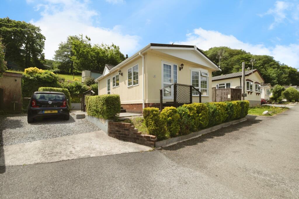 2 bedroom detached house for sale in Waterleat Walk, Ashburton Park